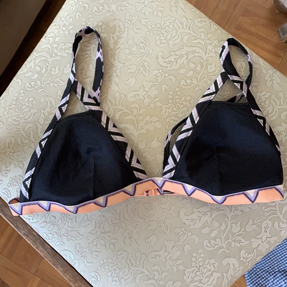 Victoria’s Secret tribal bikini top sz L